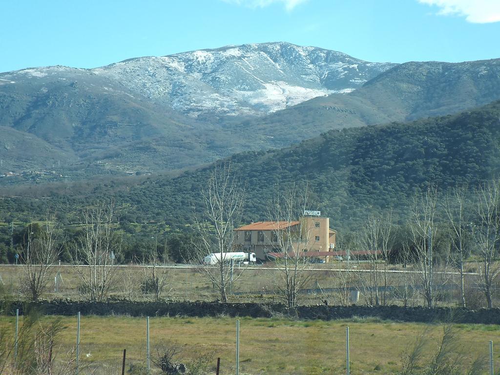 Hotel Restaurante Jarilla Bagian luar foto