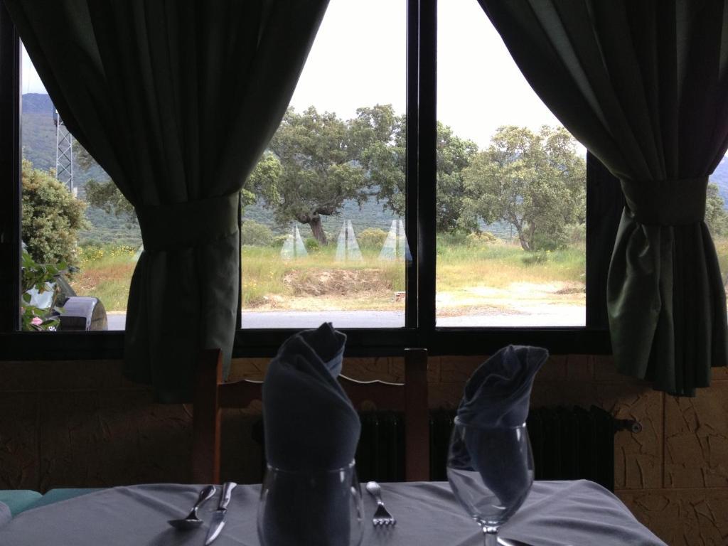 Hotel Restaurante Jarilla Bagian luar foto